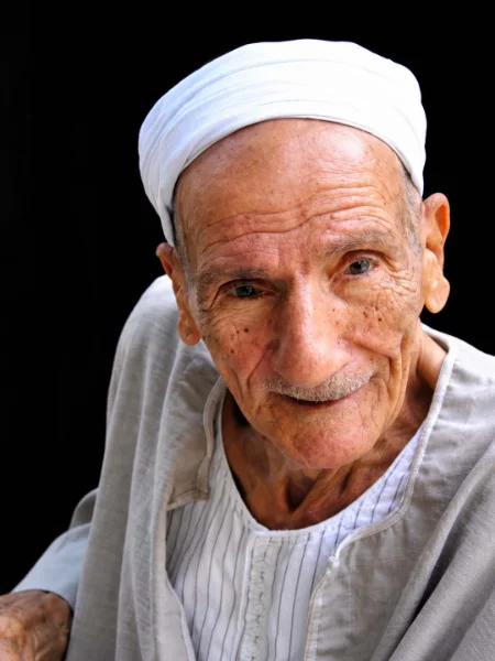 وجوه وحكايات